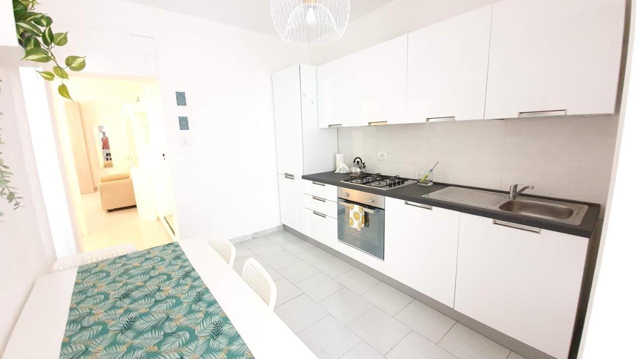 Twin Room Apulia Apartment - Bari Centro Eksteriør bilde